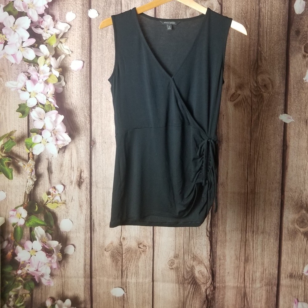 Banana Republic black top ruched side size…